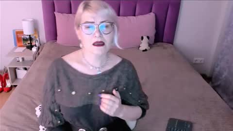 Sabrina MacMarren online show from November 25, 2025, 1:00 pm