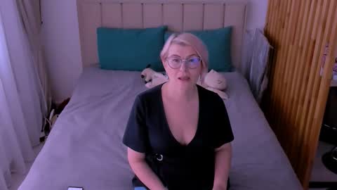 Snapshot of sabrinamacmarren chatting on March 2, 2026, 9:38 am Sabrina MacMarren online show from March 2, 2026, 9:38 am