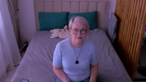 Snapshot of sabrinamacmarren chatting on March 3, 2026, 7:03 am Sabrina MacMarren online show from March 3, 2026, 7:03 am