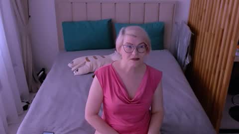 Snapshot of sabrinamacmarren chatting on March 5, 2026, 9:05 am Sabrina MacMarren online show from March 5, 2026, 9:05 am