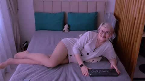 Snapshot of sabrinamacmarren chatting on March 6, 2026, 11:17 am Sabrina MacMarren online show from March 6, 2026, 11:17 am