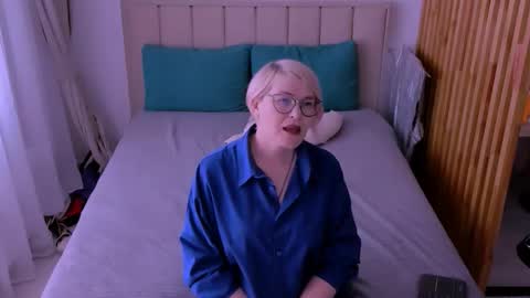 Snapshot of sabrinamacmarren chatting on March 8, 2026, 9:35 am Sabrina MacMarren online show from March 8, 2026, 9:35 am