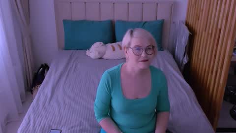 Snapshot of sabrinamacmarren chatting on March 9, 2026, 8:18 am Sabrina MacMarren online show from March 9, 2026, 8:18 am