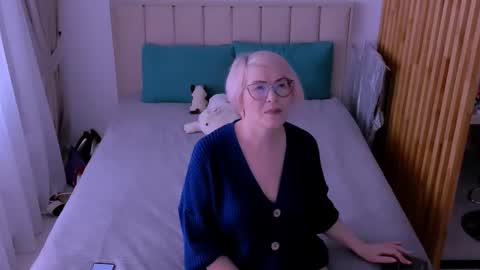 Snapshot of sabrinamacmarren chatting on March 10, 2026, 8:41 am Sabrina MacMarren online show from March 10, 2026, 8:41 am