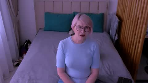 Snapshot of sabrinamacmarren chatting on March 12, 2026, 8:09 am Sabrina MacMarren online show from March 12, 2026, 8:09 am