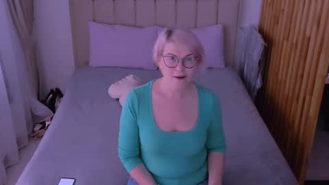 Snapshot of sabrinamacmarren chatting on March 19, 2026, 7:45 am Sabrina MacMarren online show from March 19, 2026, 7:45 am
