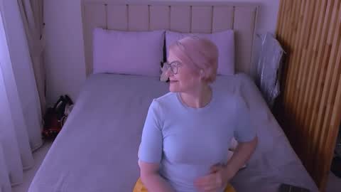 Snapshot of sabrinamacmarren chatting on March 21, 2026, 8:41 am Sabrina MacMarren online show from March 21, 2026, 8:41 am