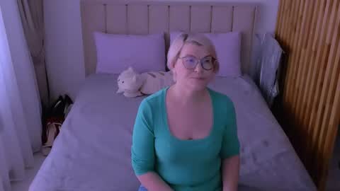 Snapshot of sabrinamacmarren chatting on March 23, 2026, 8:07 am Sabrina MacMarren online show from March 23, 2026, 8:07 am
