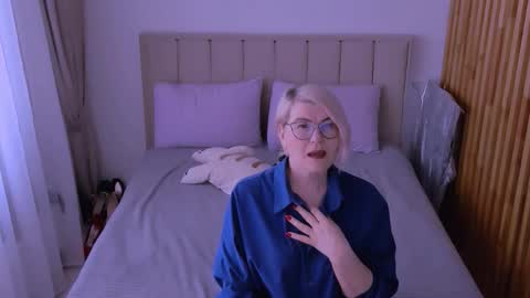 Snapshot of sabrinamacmarren chatting on March 28, 2026, 9:42 am Sabrina MacMarren online show from March 28, 2026, 9:42 am