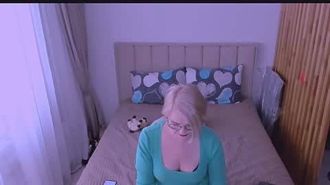 Snapshot of sabrinamacmarren chatting on April 6, 2026, 1:12 pm Sabrina MacMarren online show from April 6, 2026, 1:12 pm