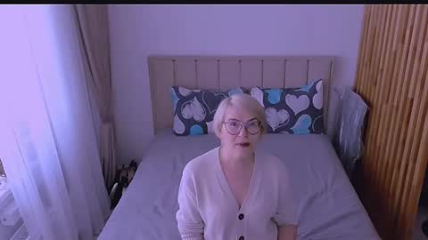 Snapshot of sabrinamacmarren chatting on April 10, 2026, 9:25 am Sabrina MacMarren online show from April 10, 2026, 9:25 am