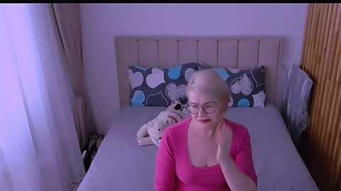 Snapshot of sabrinamacmarren chatting on April 14, 2026, 9:15 am Sabrina MacMarren online show from April 14, 2026, 9:15 am