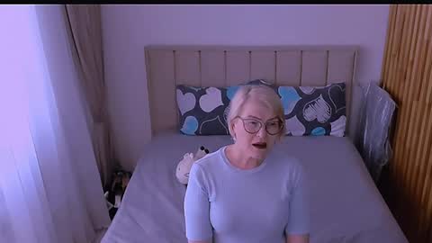 Snapshot of sabrinamacmarren chatting on April 17, 2026, 2:53 pm Sabrina MacMarren online show from April 17, 2026, 2:53 pm
