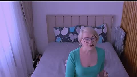 Snapshot of sabrinamacmarren chatting on April 18, 2026, 10:19 am Sabrina MacMarren online show from April 18, 2026, 10:19 am