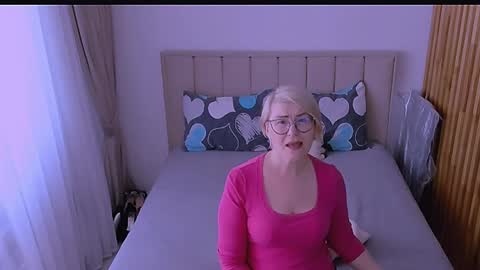 Snapshot of sabrinamacmarren chatting on April 19, 2026, 10:03 am Sabrina MacMarren online show from April 19, 2026, 10:03 am