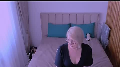 Snapshot of sabrinamacmarren chatting on April 21, 2026, 2:01 pm Sabrina MacMarren online show from April 21, 2026, 2:01 pm