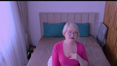 Snapshot of sabrinamacmarren chatting on April 23, 2026, 1:57 pm Sabrina MacMarren online show from April 23, 2026, 1:57 pm