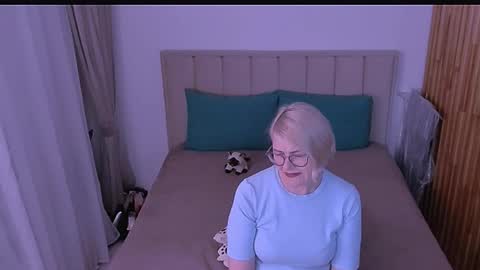 Snapshot of sabrinamacmarren chatting on April 24, 2026, 6:21 pm Sabrina MacMarren online show from April 24, 2026, 6:21 pm