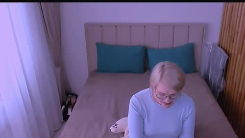 Snapshot of sabrinamacmarren chatting on April 25, 2026, 1:41 pm Sabrina MacMarren online show from April 25, 2026, 1:41 pm