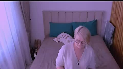 Snapshot of sabrinamacmarren chatting on May 1, 2026, 4:00 pm Sabrina MacMarren online show from May 1, 2026, 4:00 pm