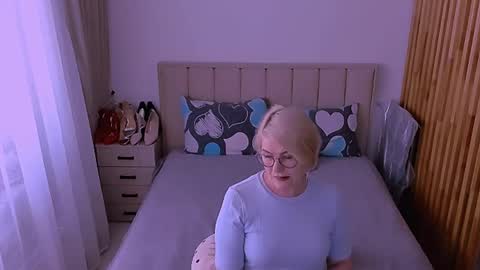 Snapshot of sabrinamacmarren chatting on May 17, 2026, 1:40 pm Sabrina MacMarren online show from May 17, 2026, 1:40 pm