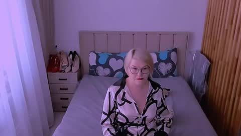 Snapshot of sabrinamacmarren chatting on May 19, 2026, 3:18 pm Sabrina MacMarren online show from May 19, 2026, 3:18 pm