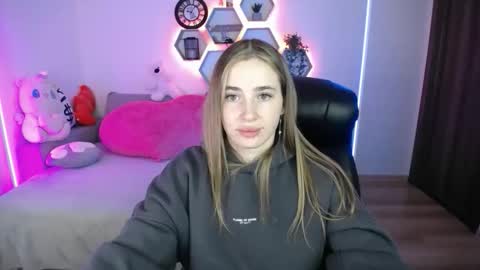 Snapshot of sabrinviolet chatting on May 11, 2026, 8:09 am Sabrina Violet online show from May 11, 2026, 8:09 am