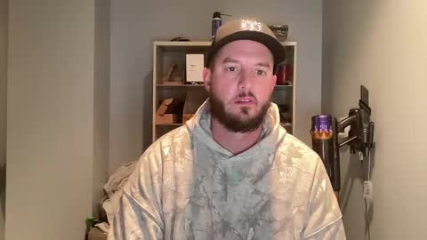 Snapshot of sacredroses chatting on December 18, 2025, 2:28 am sacredroses online show from December 18, 2025, 2:28 am