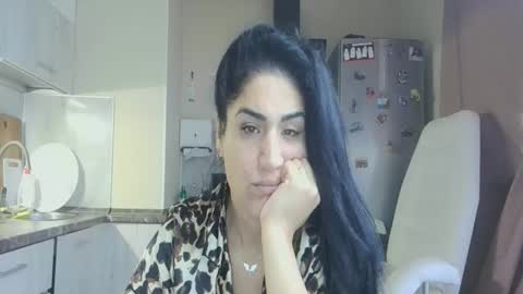 Snapshot of safari_xx chatting on November 10, 2025, 10:47 am Queen online show from November 10, 2025, 10:47 am