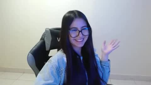 Sahaliefox  online show from November 2, 2025, 11:07 pm