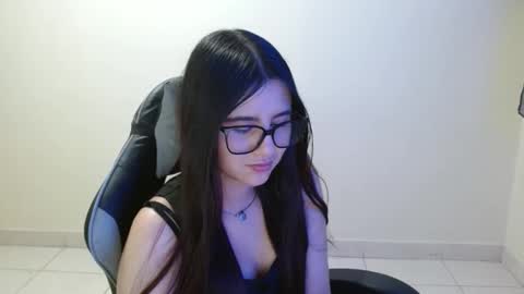 Sahaliefox  online show from November 18, 2025, 9:08 pm