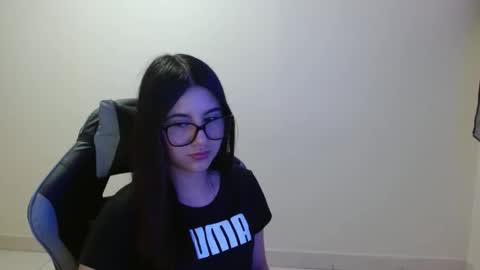 Sahaliefox  online show from November 26, 2025, 10:22 pm