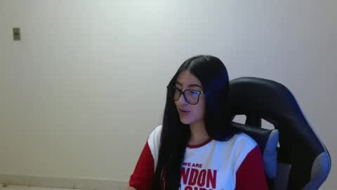 Sahaliefox  online show from February 25, 2026, 4:05 pm