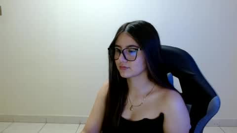 Snapshot of sahaliefox_ chatting on July 1, 2026, 9:03 pm Sahaliefox online show from July 1, 2026, 9:03 pm