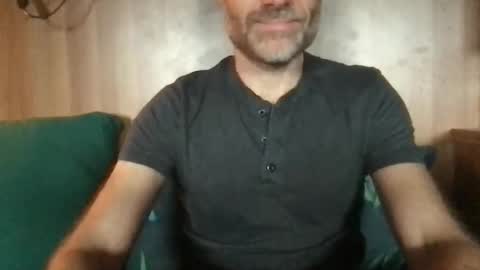 saint009 online show from November 5, 2025, 2:06 pm