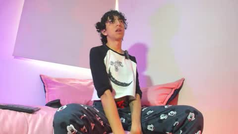 saint_dark online show from December 3, 2025, 1:53 pm