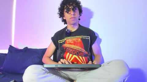 saint_dark online show from December 4, 2025, 1:20 pm