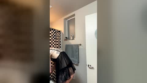 Snapshot of salemswitchxx chatting on January 15, 2026, 3:11 am Salem online show from January 15, 2026, 3:11 am