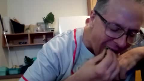 Snapshot of salis1981 chatting on October 27, 2025, 5:28 pm salis1981 online show from October 27, 2025, 5:28 pm