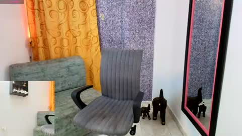 Snapshot of sally_ricci chatting on June 10, 2026, 7:35 pm sally_ricci online show from June 10, 2026, 7:35 pm