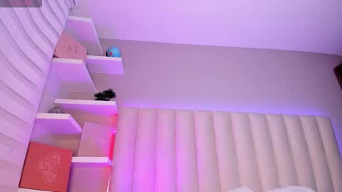  Sally White  online show from November 13, 2025, 3:27 am