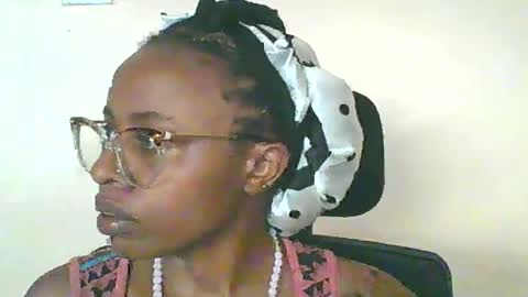 sallykim0 online show from June 18, 2026, 2:32 pm