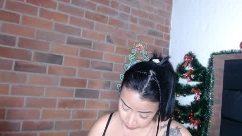 Snapshot of salome__hills chatting on December 19, 2024, 2:56 am online show from December 19, 2024, 2:56 am