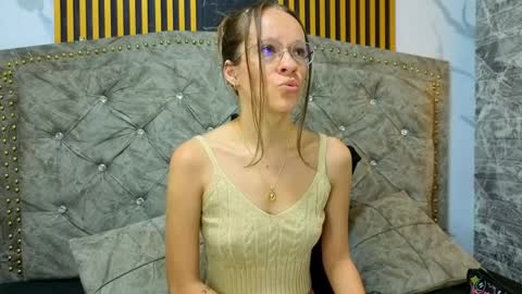 Snapshot of salome_cruxx chatting on April 7, 2026, 11:43 am salome_cruxx online show from April 7, 2026, 11:43 am