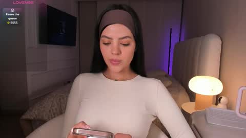 salo online show from November 10, 2025, 10:42 pm