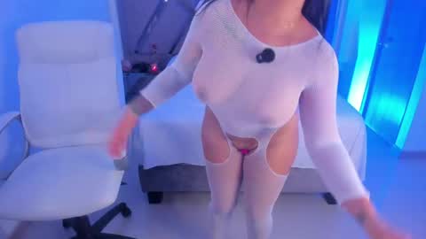 Salomme Cruz online show from April 27, 2026, 10:41 pm