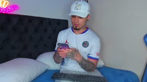 Snapshot of salvatore_dereck chatting on July 2, 2026, 3:23 am online show from July 2, 2026, 3:23 am