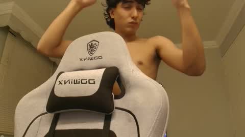 salvatore_montt online show from October 19, 2025, 4:13 am