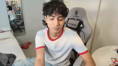 salvatore_montt online show from December 2, 2025, 7:09 pm