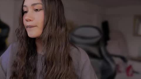 Stefana    or    Samchispas online show from November 28, 2025, 7:49 pm